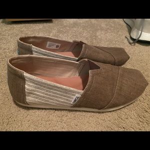 *Awesome condition* Tom’s Slip on Sz 9.5
